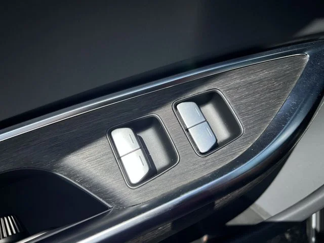 Used 2024  Lucid Touring image 32