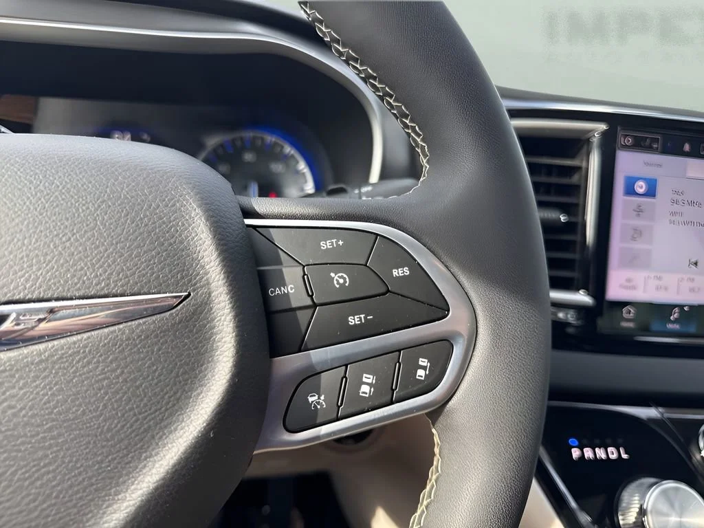 Used 2024 Silver Chrysler Touring L image 19