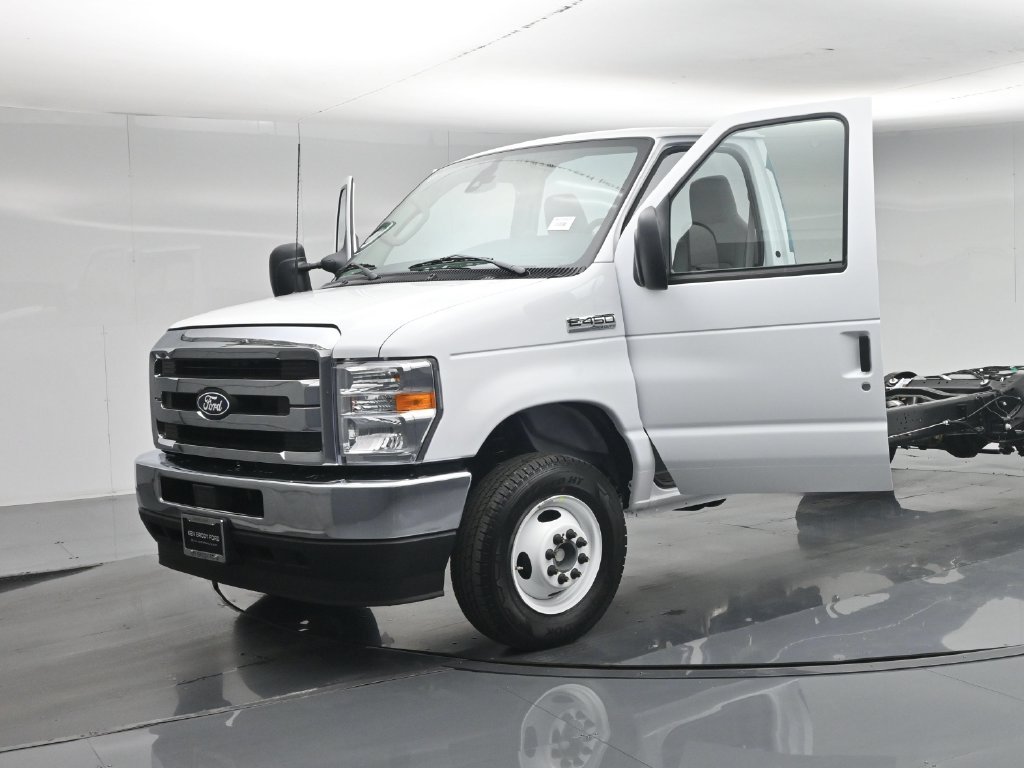 New 2027 White Ford Base image 18