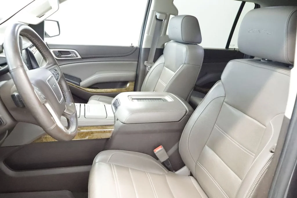 Used 2016 Silver GMC Denali image 27
