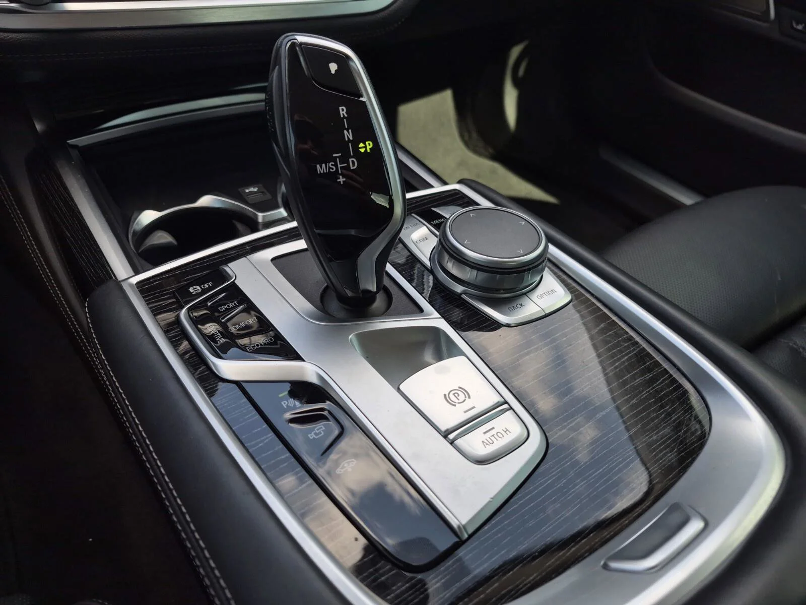 Used 2022 Black Sapphire Metallic BMW 740i image 29