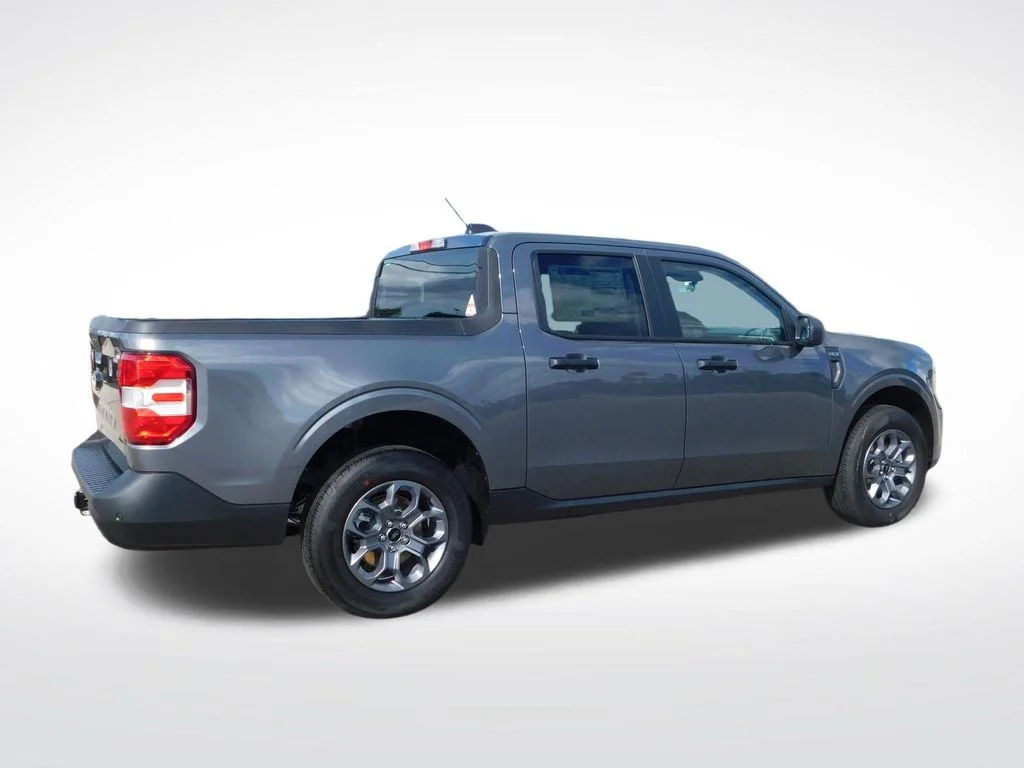New 2026 Carbonized Gray Metallic Ford XLT image 3