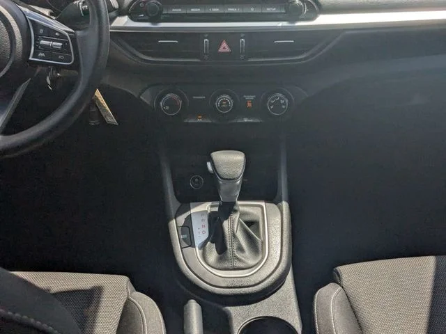 Used 2024 White Kia LXS image 17