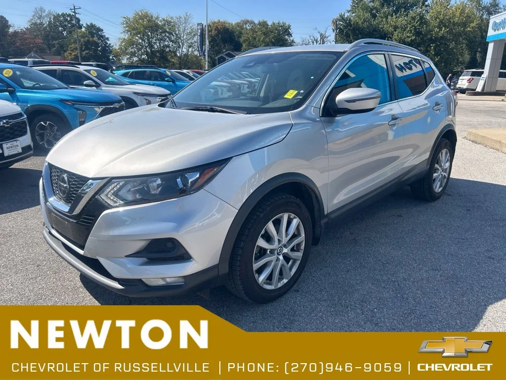 Used 2020 Silver Nissan SV image 3