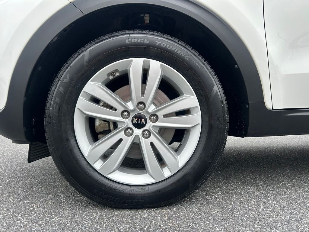 Used 2018 White Kia LX image 10