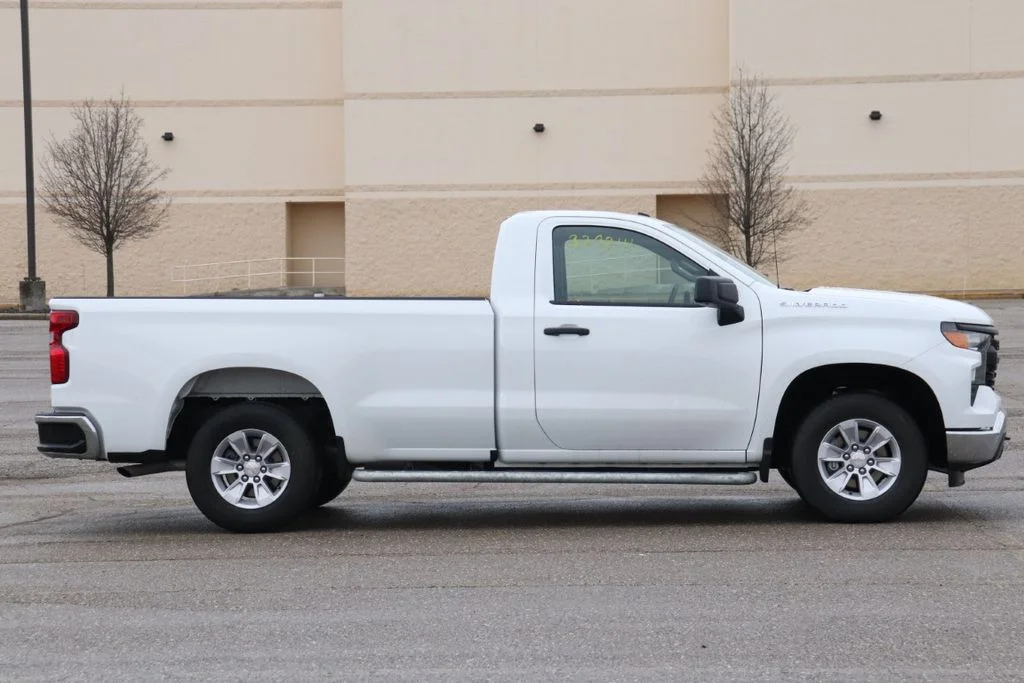 Used 2025 Summit White Chevrolet WT image 9