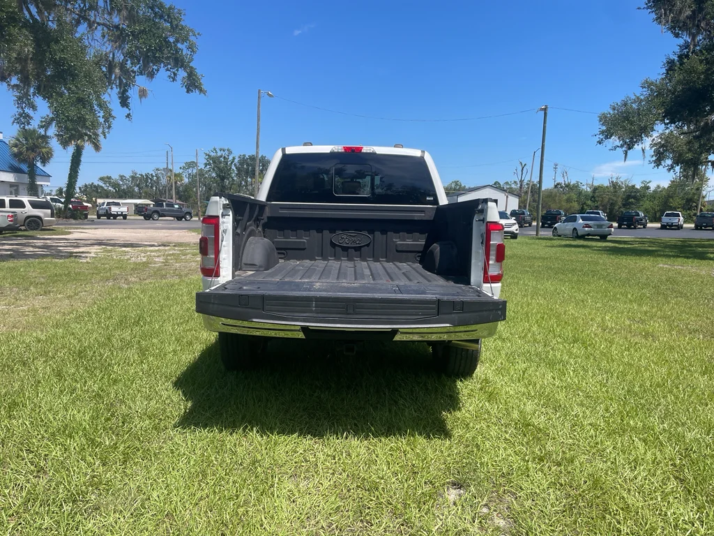 Used 2023 Star White Ford Lariat 4X4 Hybrid image 10