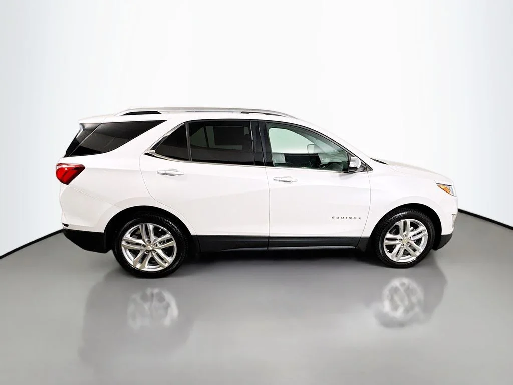 Used 2018 Iridescent Pearl Tricoat Chevrolet Premier image 8
