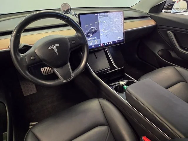 Used 2018  Tesla Long Range image 13