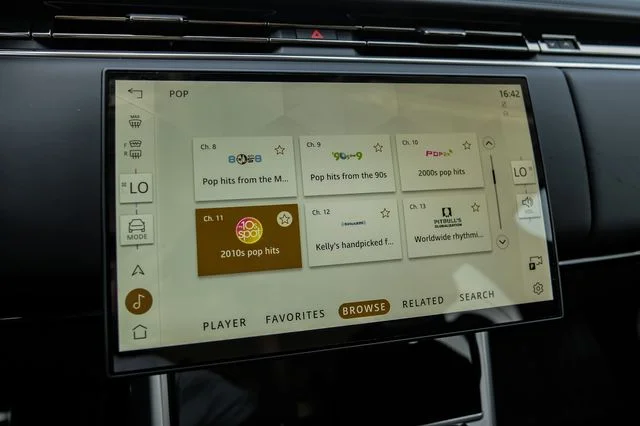 New 2026 Fuji White Land Rover SE image 35
