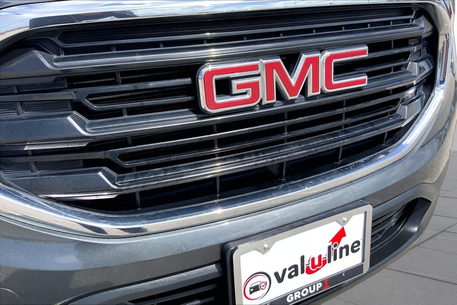 Used 2018 Graphite Gray Metallic GMC SLE image 29
