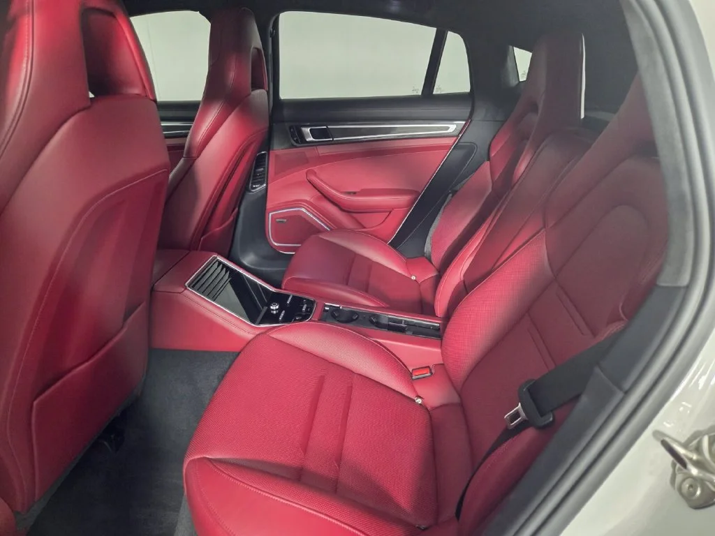 Used 2020 Chalk Porsche Turbo image 25