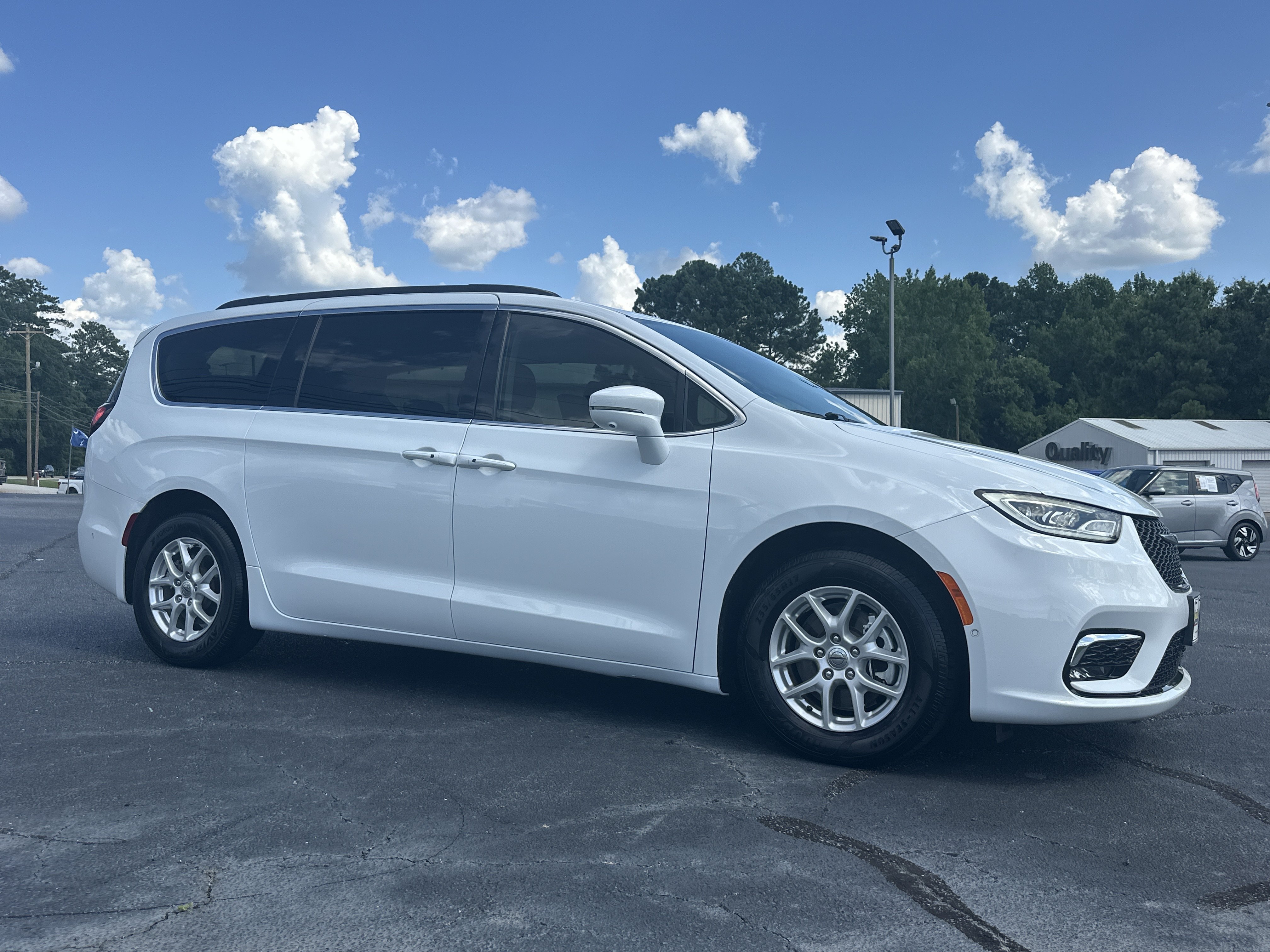 Used 2022 Bright White Clearcoat Chrysler Touring L image 2
