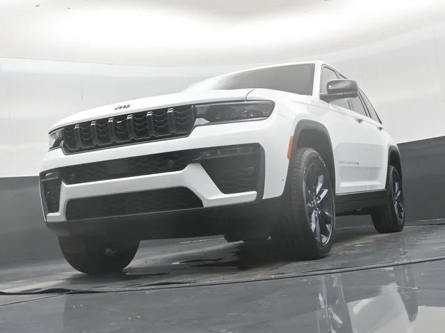 New 2026 Bright White Clear-Coat Exterior Paint Jeep  image 45