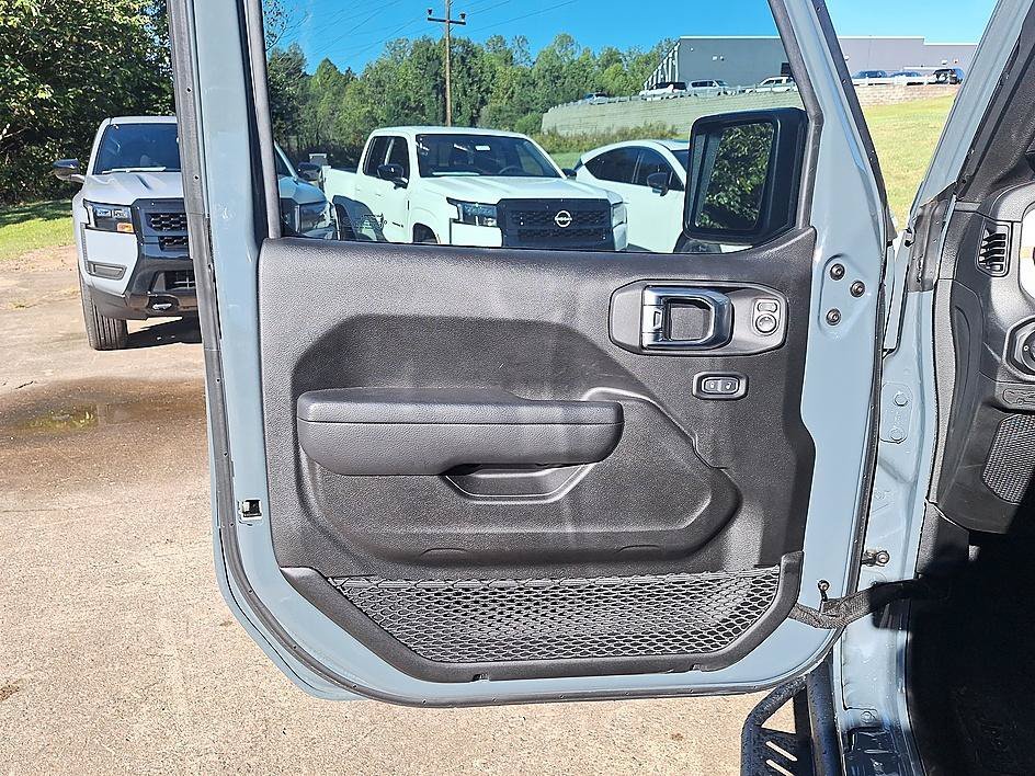 Used 2025 Anvil Clearcoat Jeep Sport S image 9