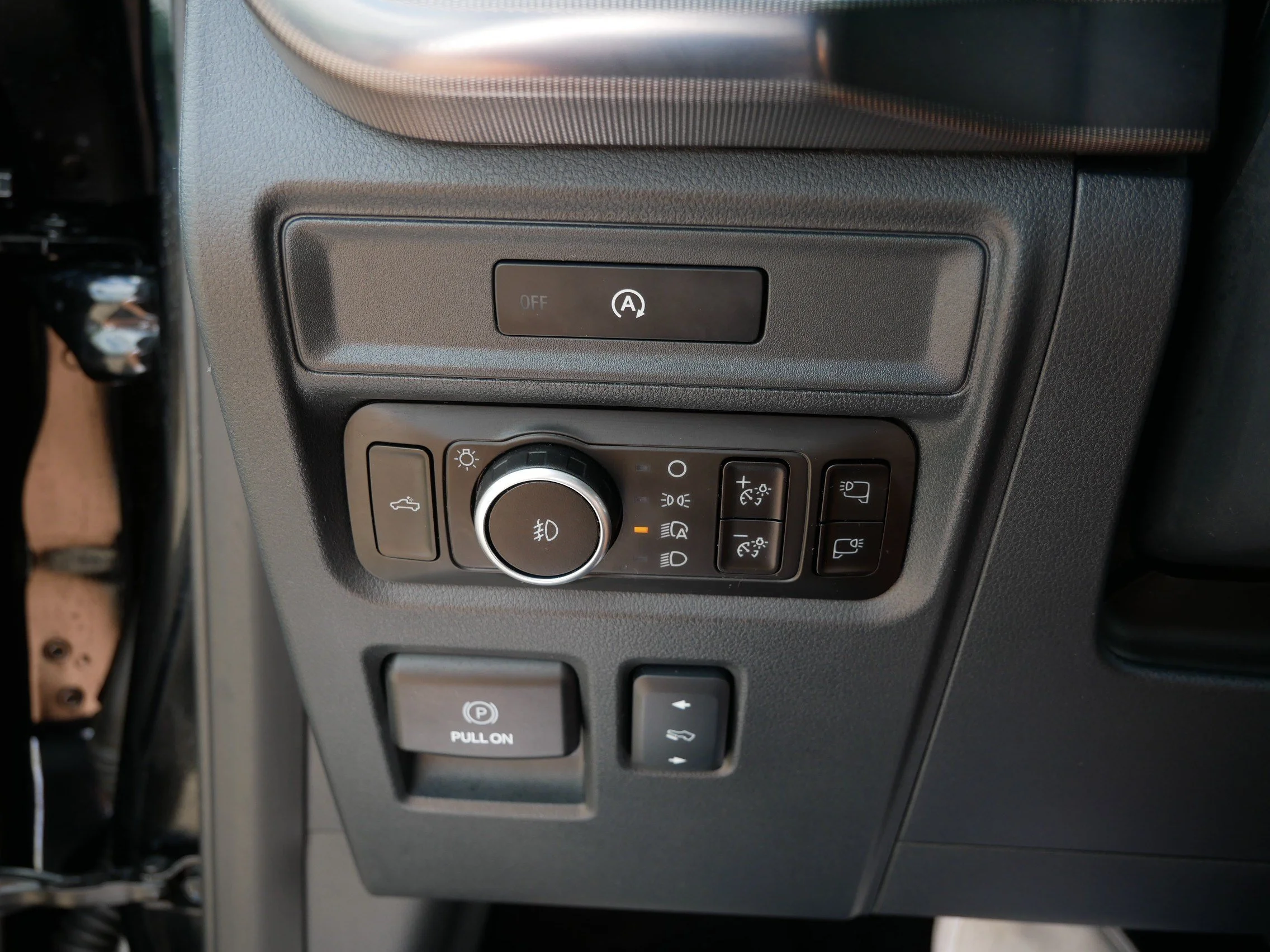 Used 2025 Agate Black Metallic Ford Platinum image 26