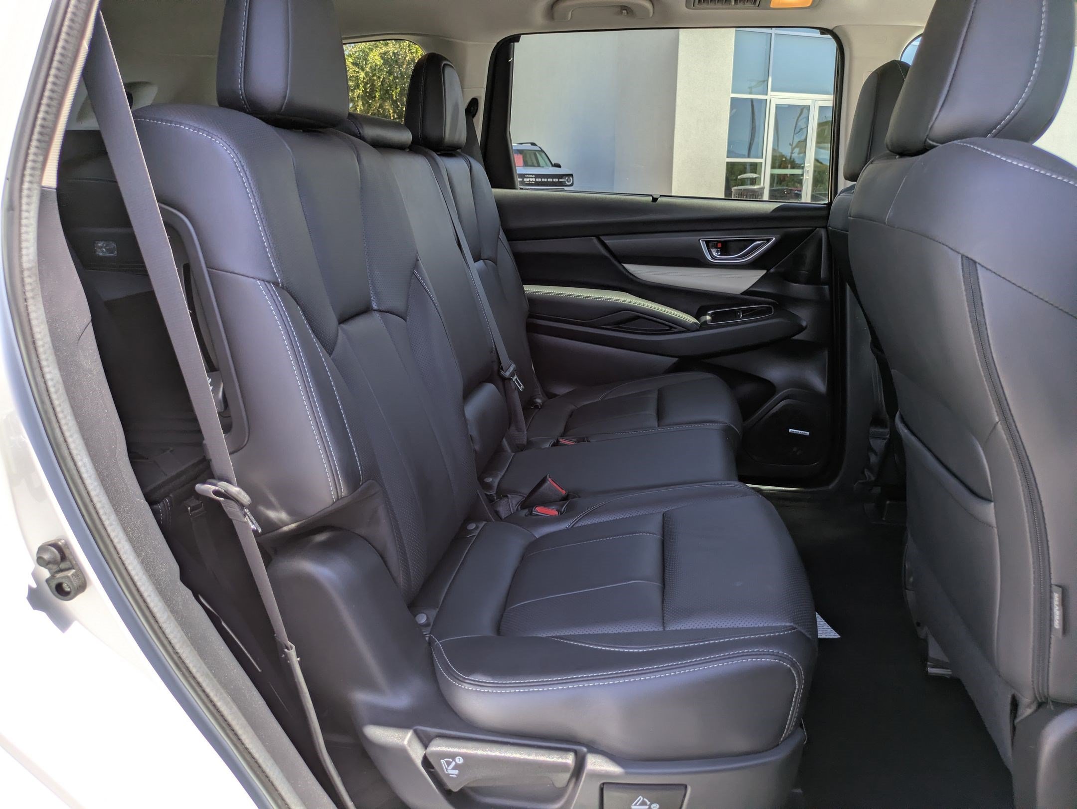 Used 2022 Crystal White Pearl Subaru Limited image 30