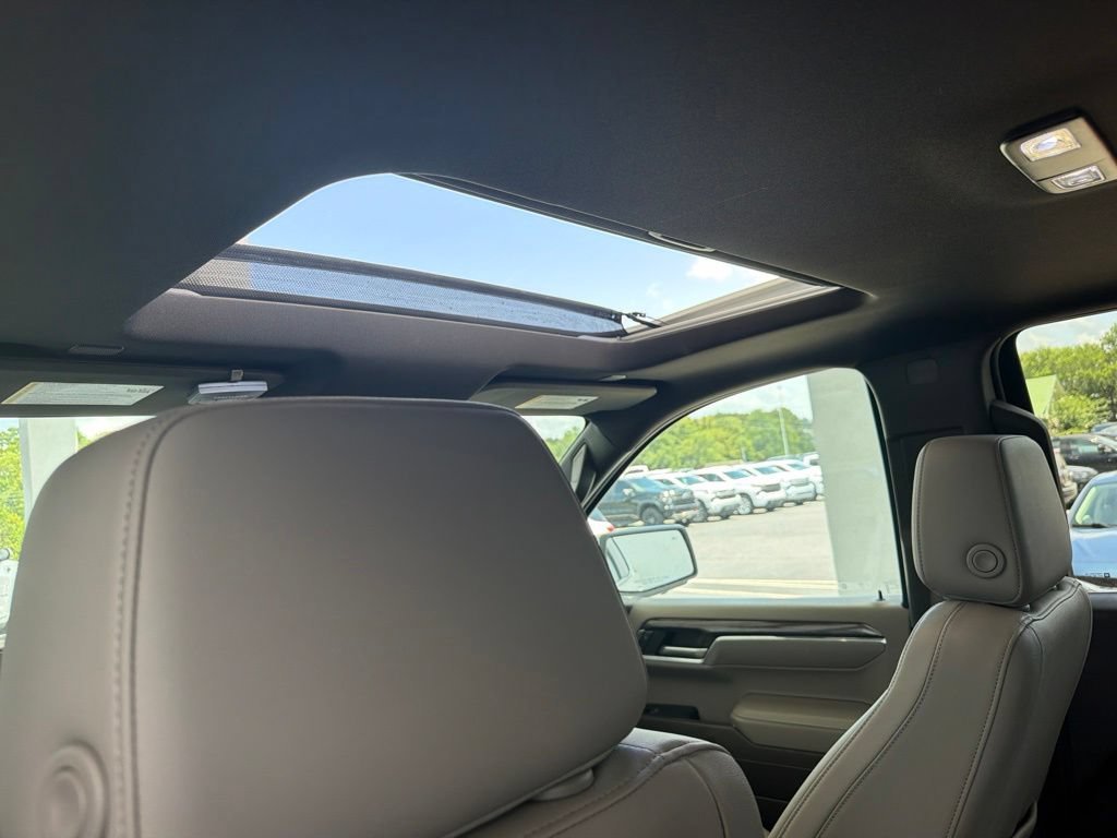 Used 2023 Iridescent Pearl Tricoat Chevrolet LTZ image 8