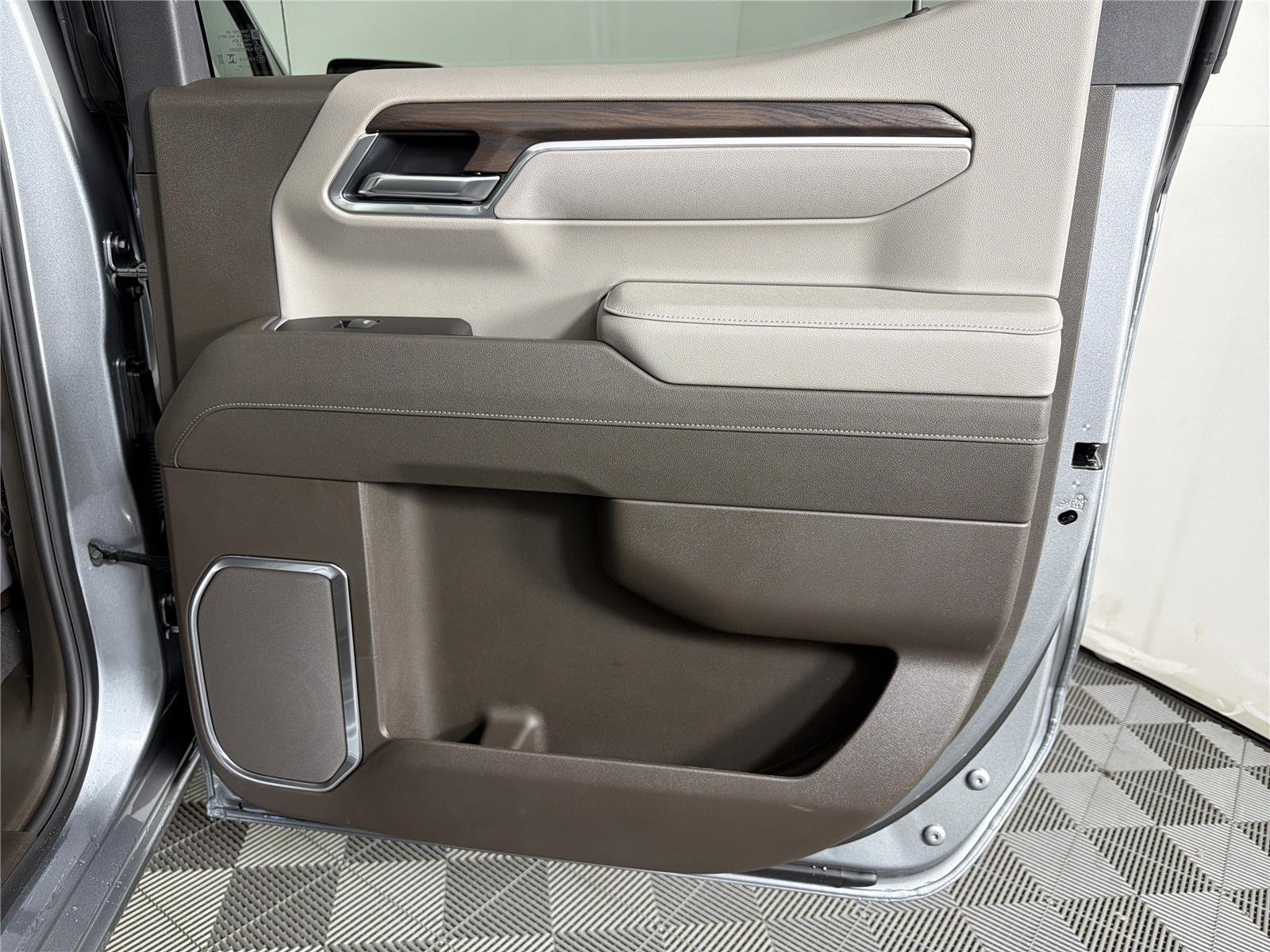 2026 GMC Sierra 1500 SLT - Photo 14