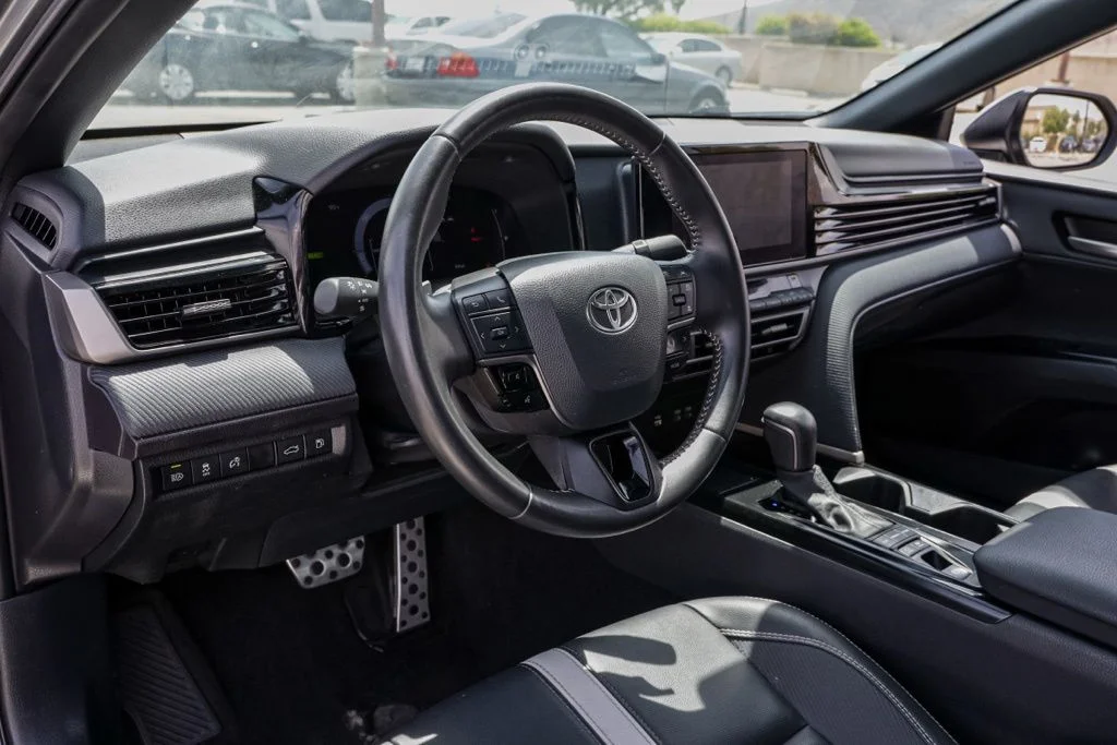 Used 2025  Toyota SE image 16