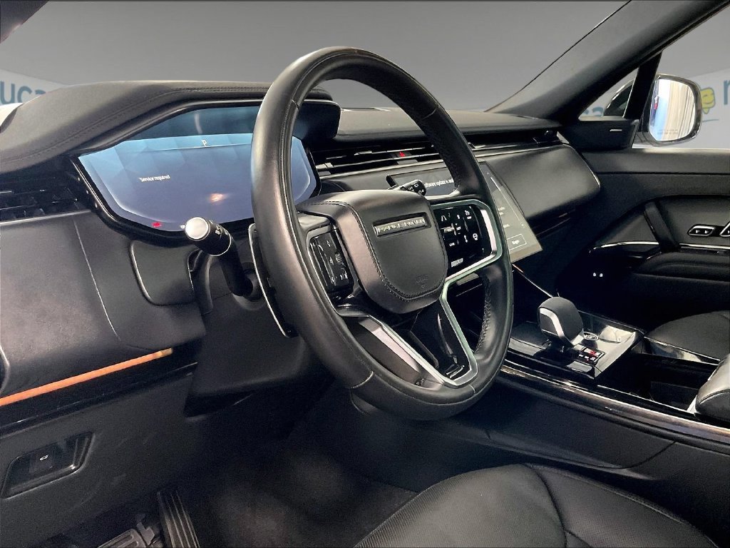 Used 2025 White Land Rover SE image 8