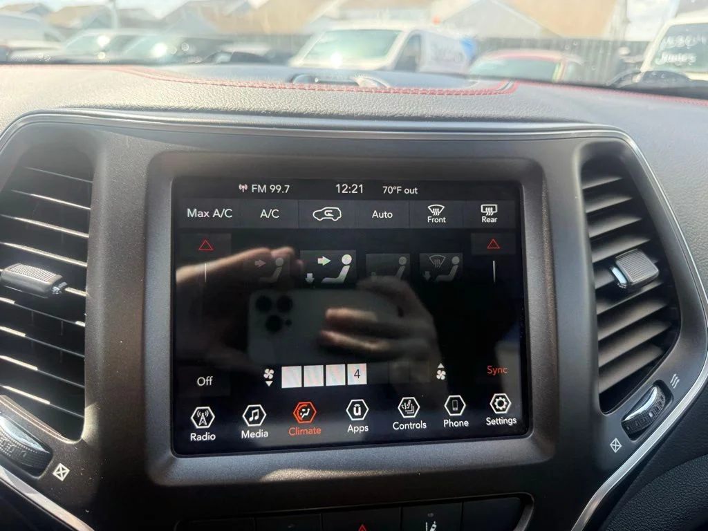 Used 2022 White Jeep Trailhawk image 23