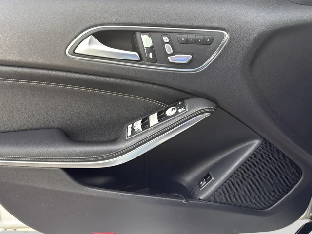 Used 2019 White Mercedes-Benz GLA 250 image 30