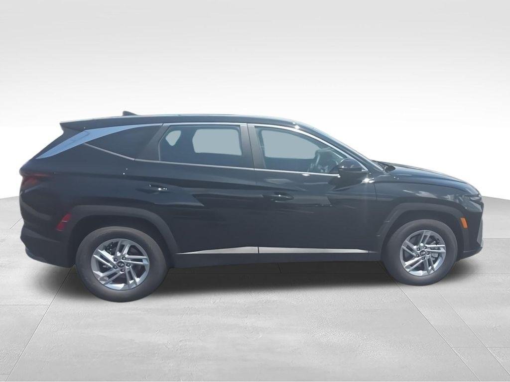 New 2026 Black Hyundai SE FWD image 9