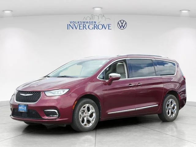Used 2021 Velvet Chrysler Limited image 3