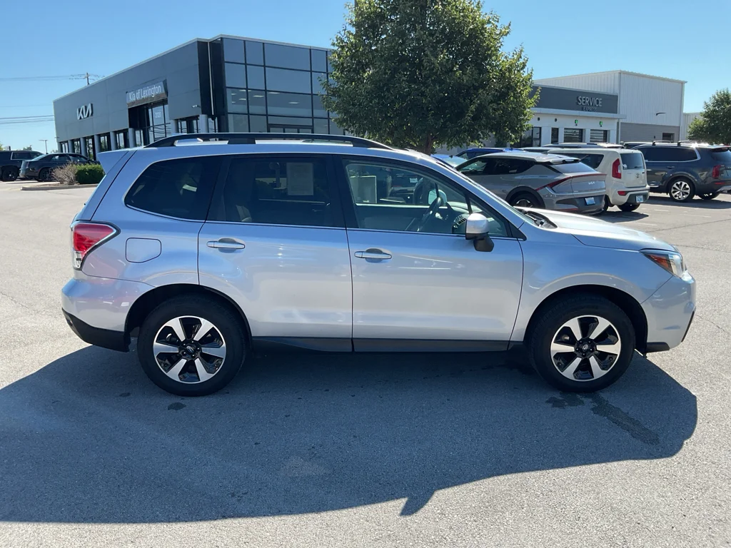 Used 2018 Ice Silver Metallic Subaru Limited image 11