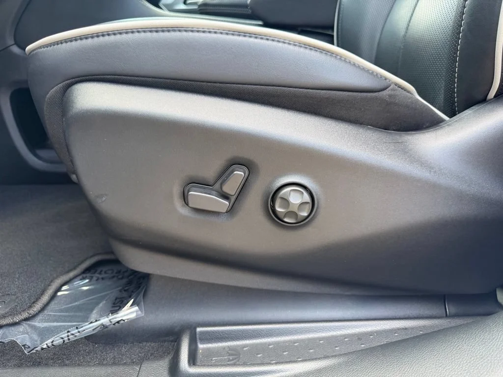Used 2026 Silver Chrysler Limited image 12