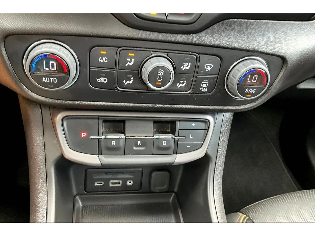 Used 2024 Ebony Twilight Metallic GMC AT4 image 21