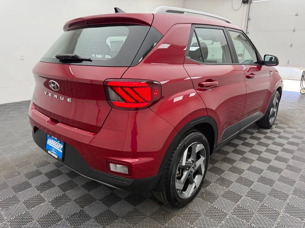 Used 2022 Red Hyundai Limited image 8