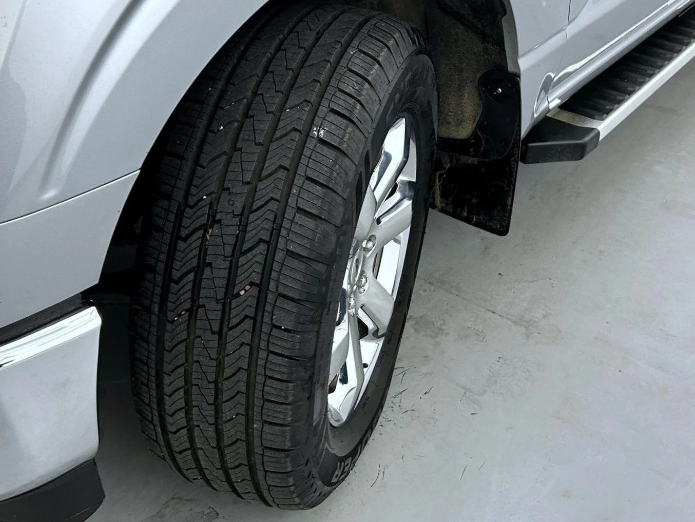 Used 2022 Silver Ford Lariat image 24