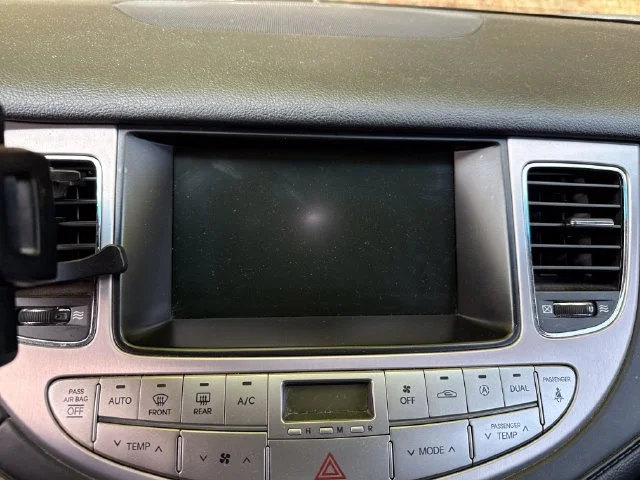 Used 2011 Black Noir Pearl Hyundai 4.6 image 20