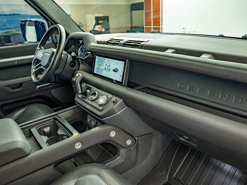 Used 2023 Fuji White Land Rover X-Dynamic SE image 37