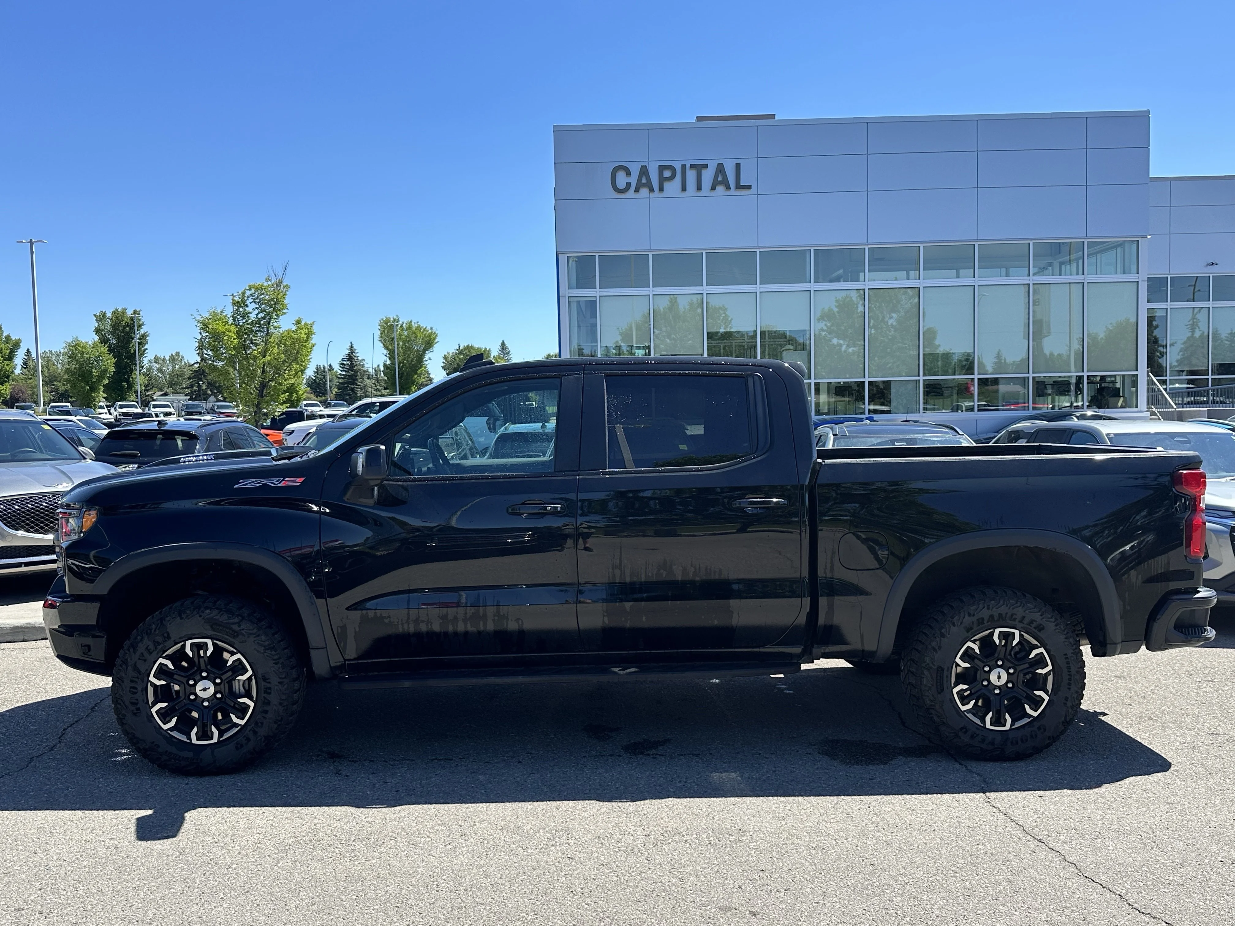 Certified Used 2025  Chevrolet ZR2 image 3