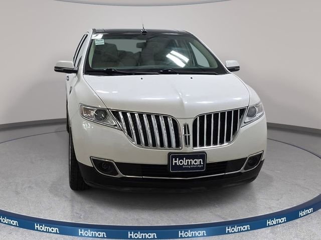 Used 2015 White Lincoln Base image 3