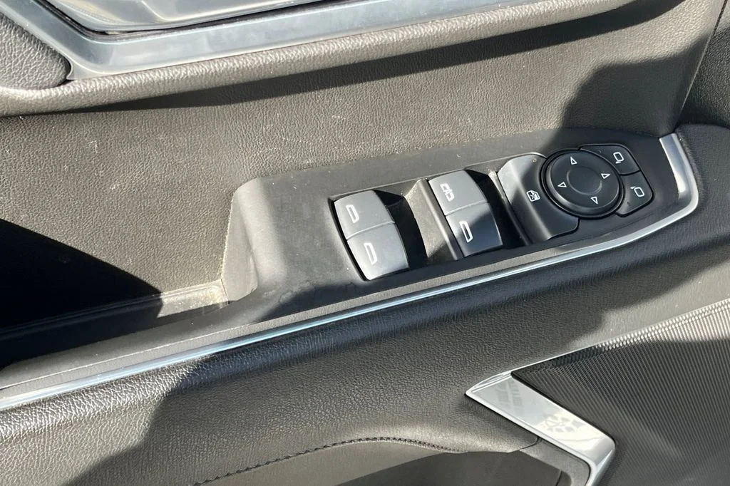 Used 2025 White Chevrolet LT image 16