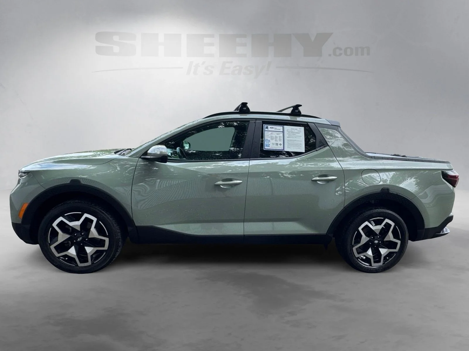 Used 2023 Green Hyundai Limited image 16