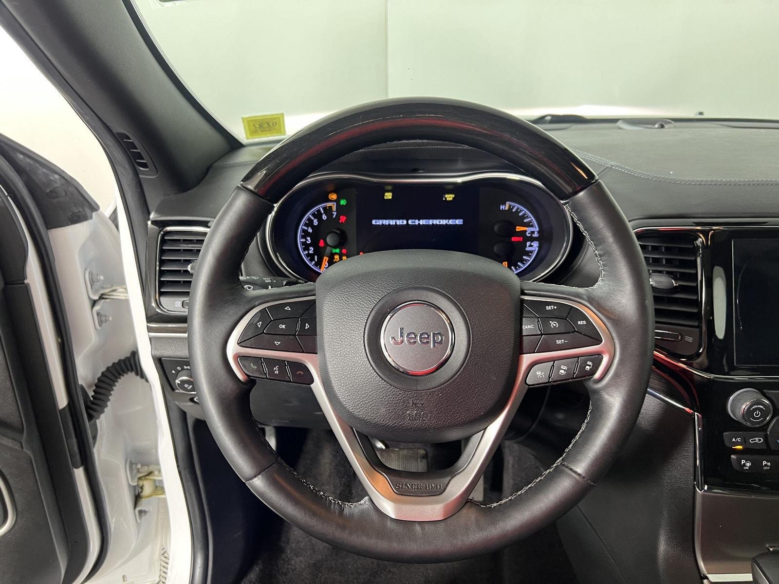 Used 2019 Ivory 3-Coat Jeep Overland image 23