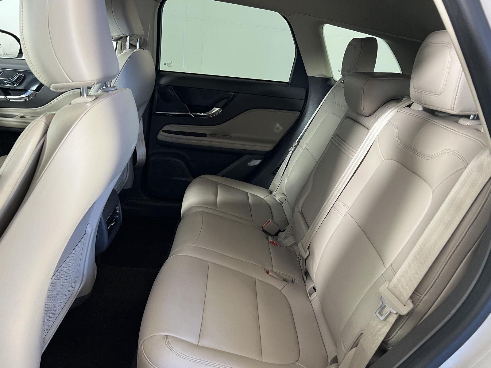 Used 2023 Ceramic Pearl Lincoln Standard image 35