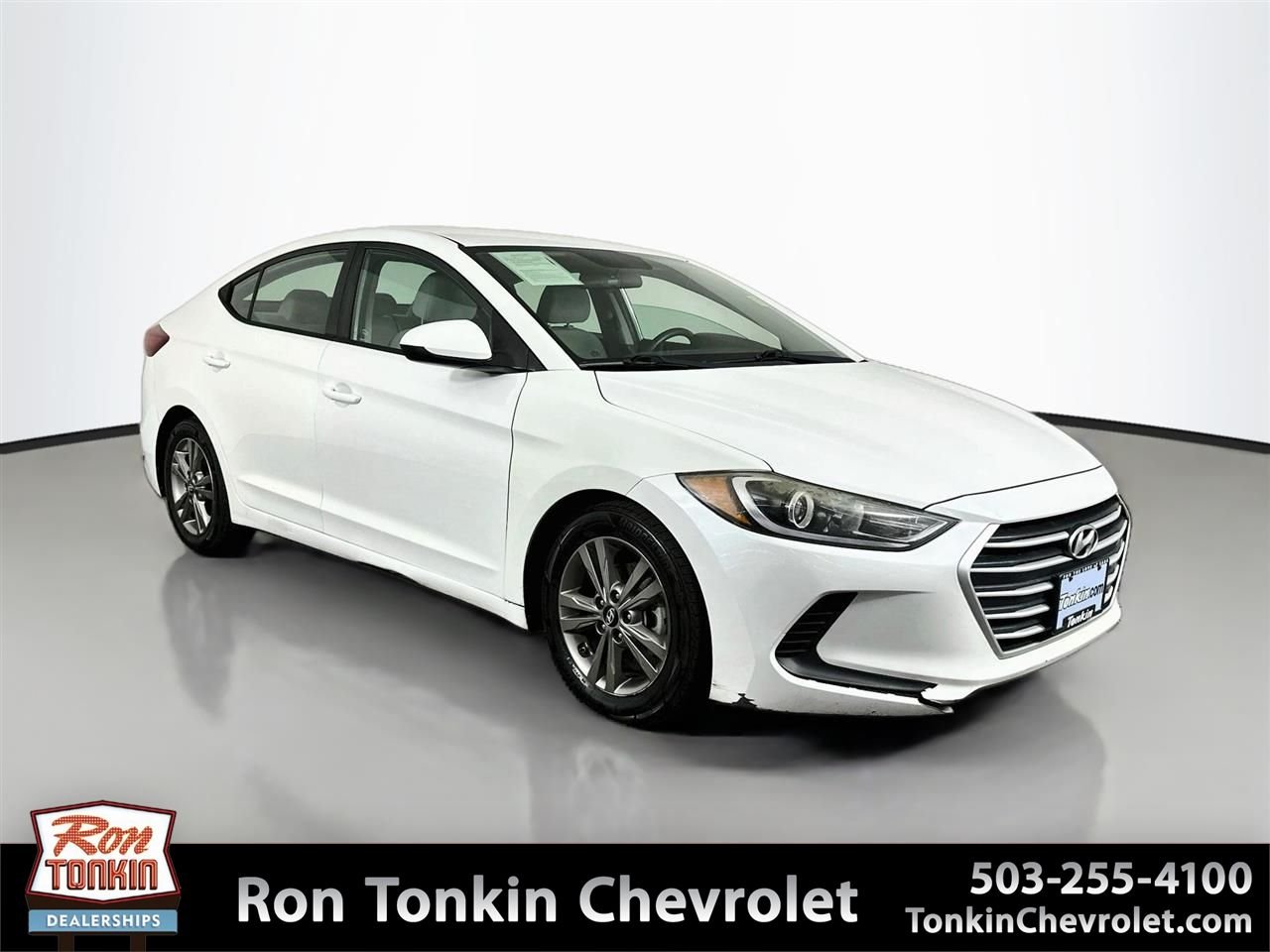 Used 2017 Quartz White Pearl Hyundai SE image 1