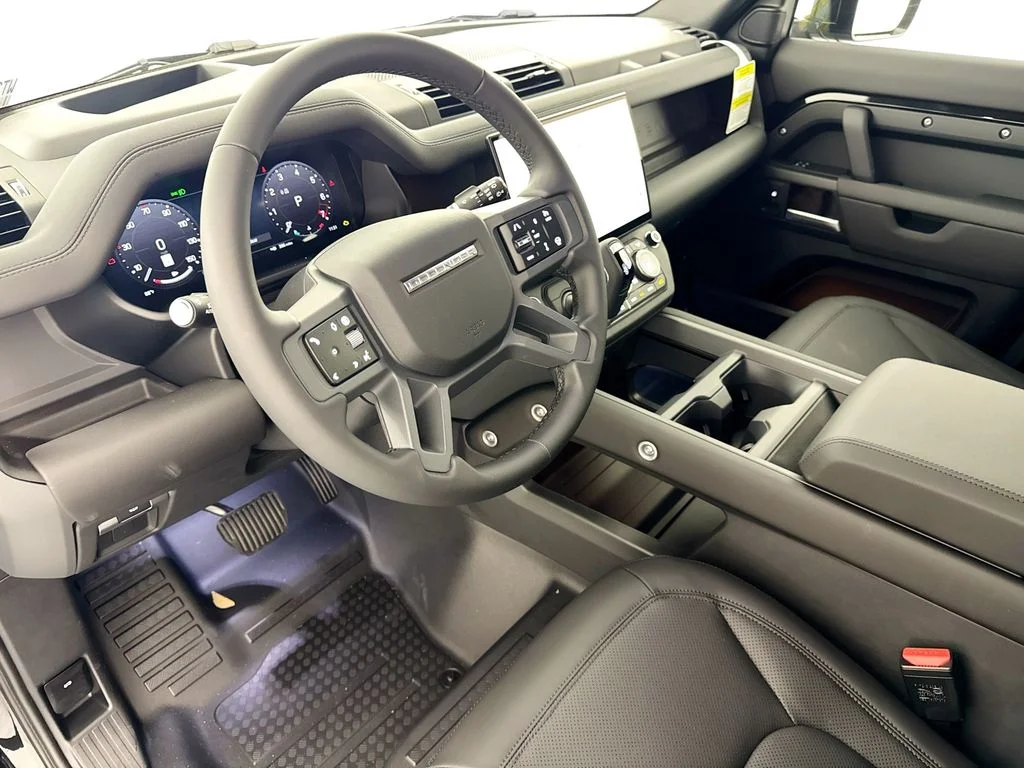 New 2026 Santorini Black Land Rover X-Dynamic SE image 9