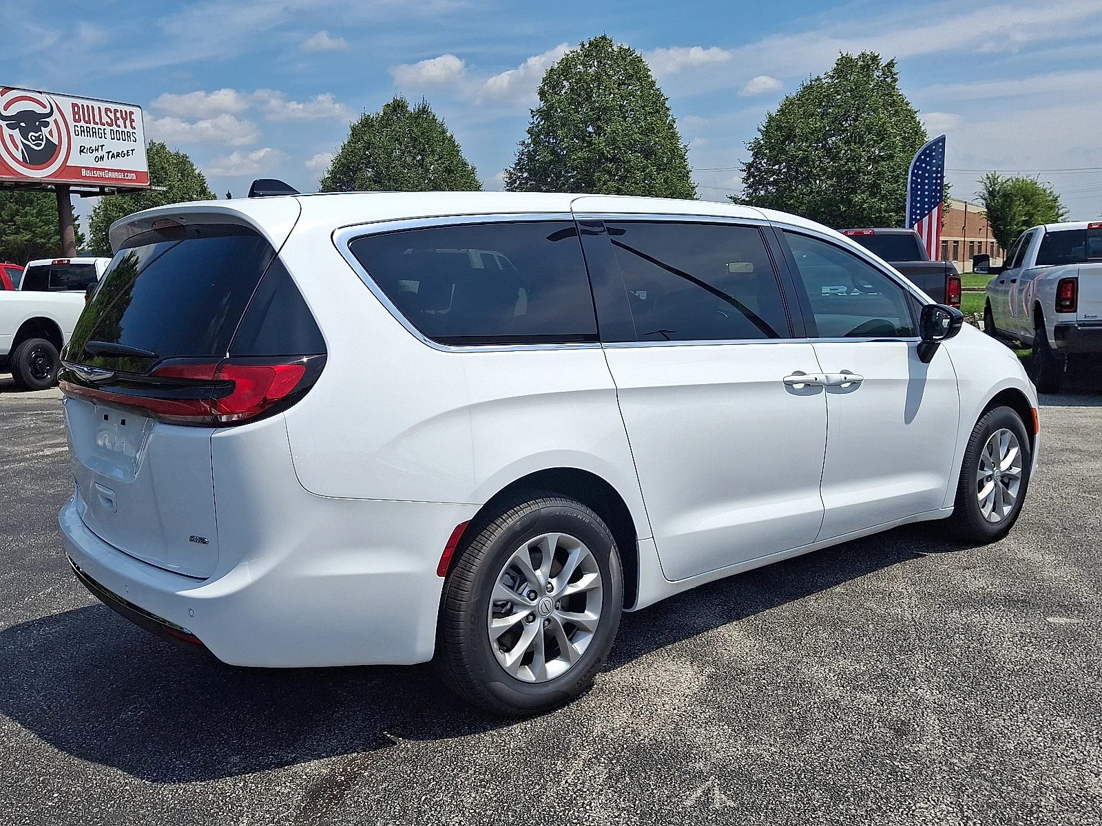 2025 Chrysler Pacifica Select - Photo 8