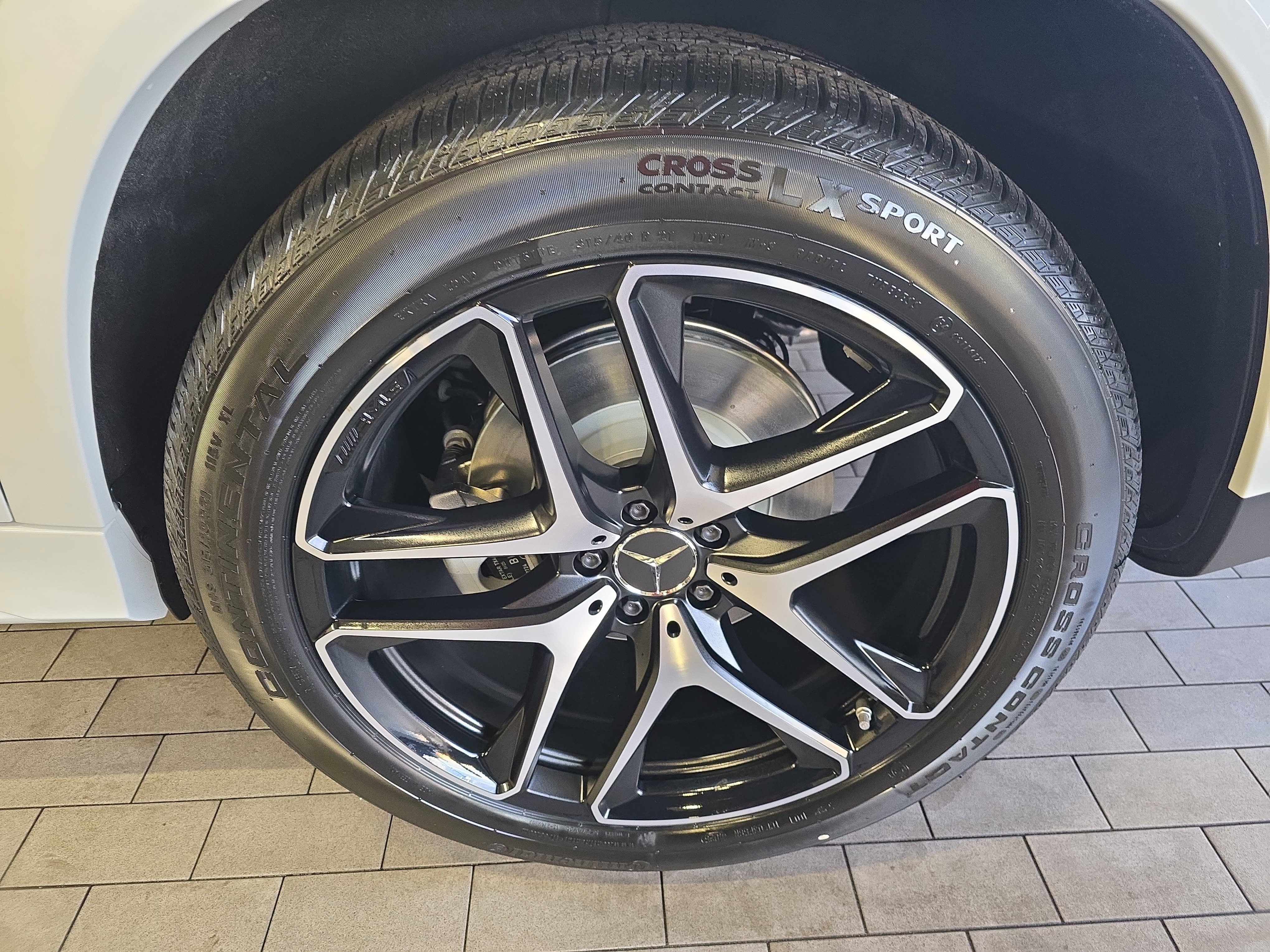 New 2026 MANUFAKTUR Moonlight White Metallic Mercedes-Benz AMG® GLE 53 4MATIC+ Coupe image 35