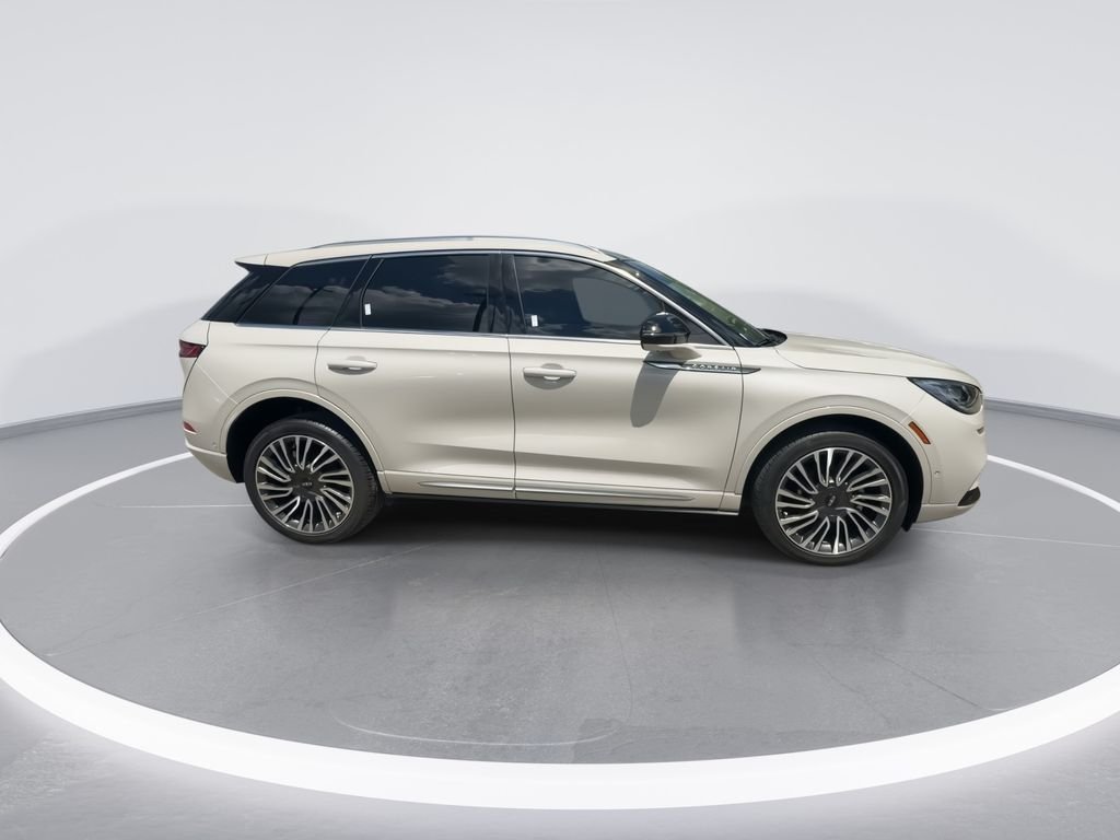 Used 2022 White Lincoln Reserve image 2