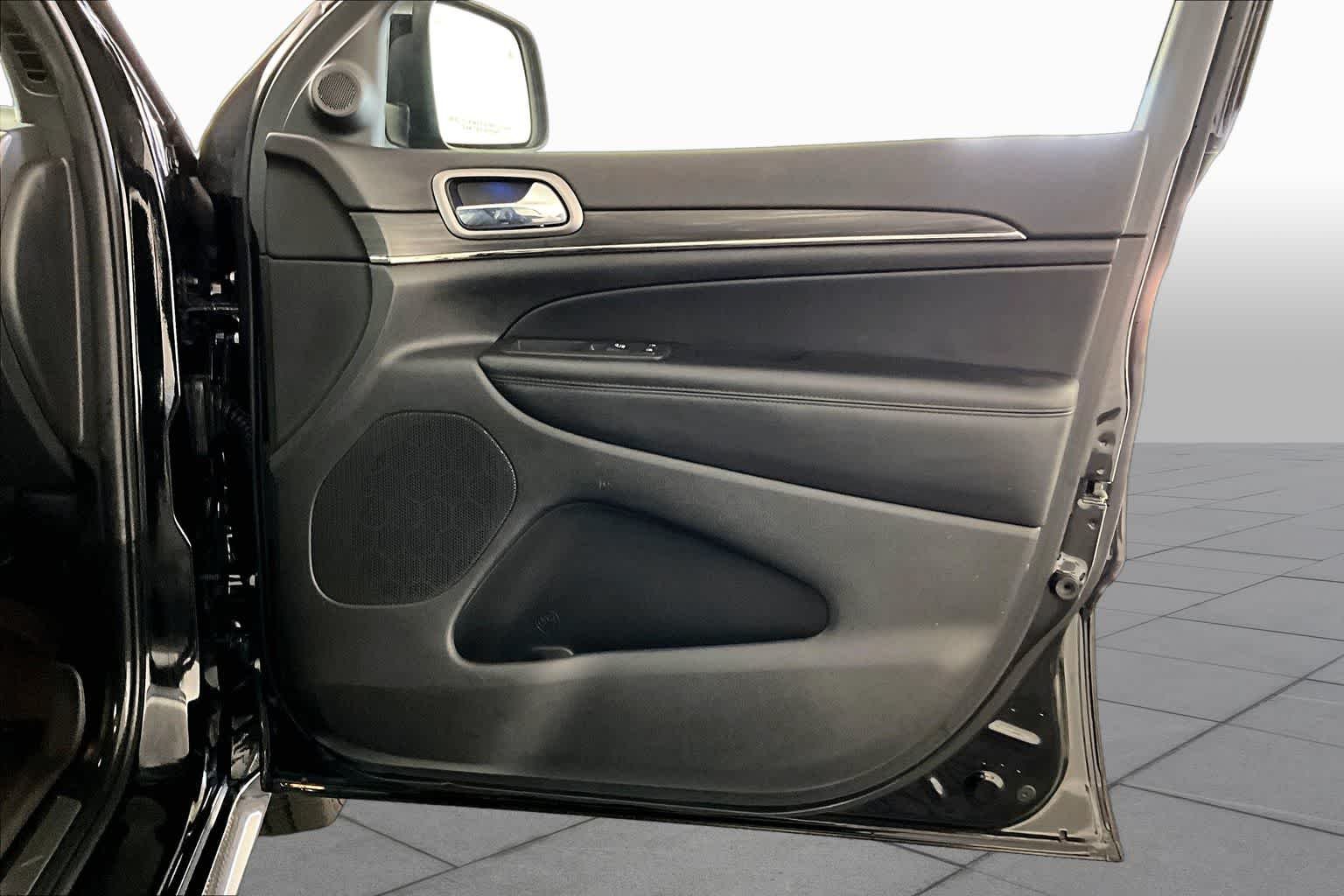 Used 2021 Diamond Black Crystal Pearlcoat Jeep Limited X image 22