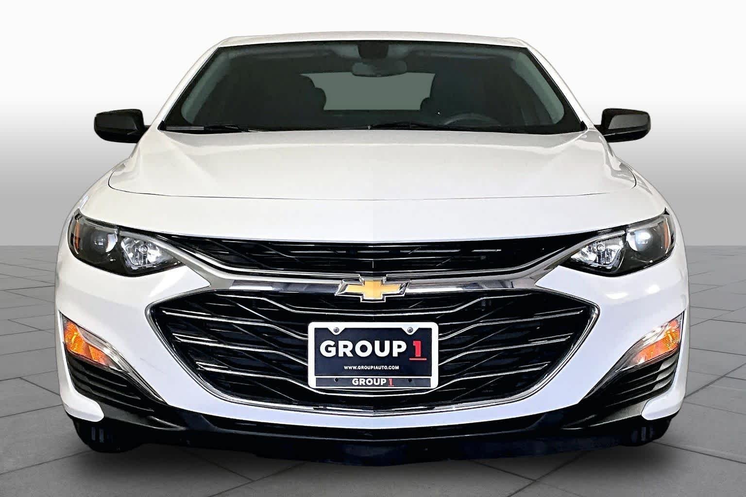 Used 2022 Summit White Chevrolet LS image 4