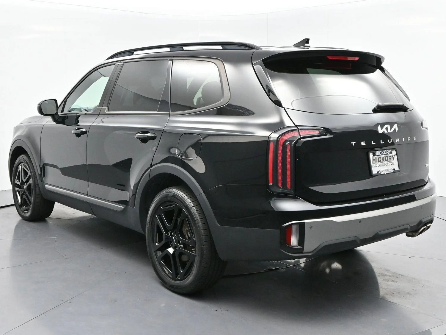 Used 2023 Ebony Black Kia EX X-Line image 5